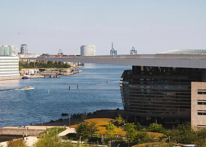 Hotell 25hours Paper Island 4*